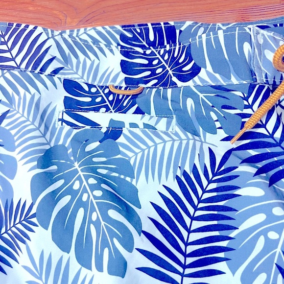 Deluth Trading Company Men’s swim trunks, floral print,good condition, size 42 - Picture 5 of 13